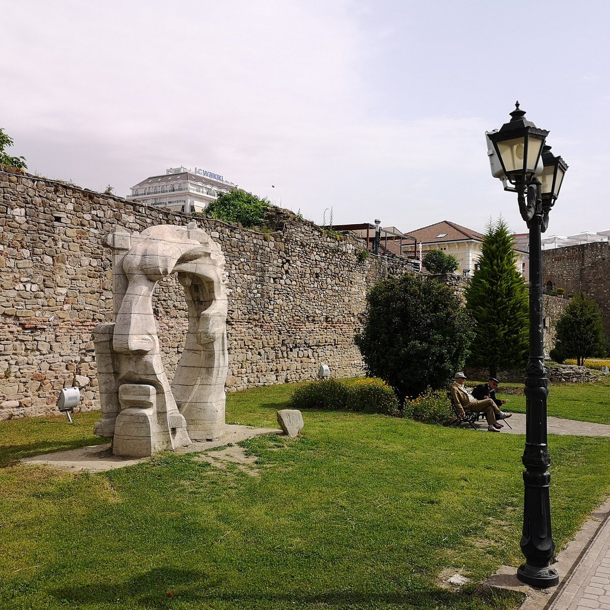 El castillo de Elbasan está ubicado en el centro de la ciudad de Elbasan y fue una fortaleza militar. 