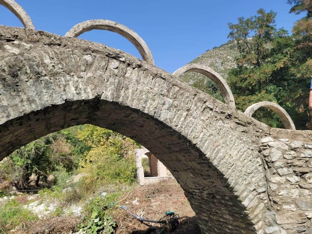Ura nën Kishën e Shën Gjergjit