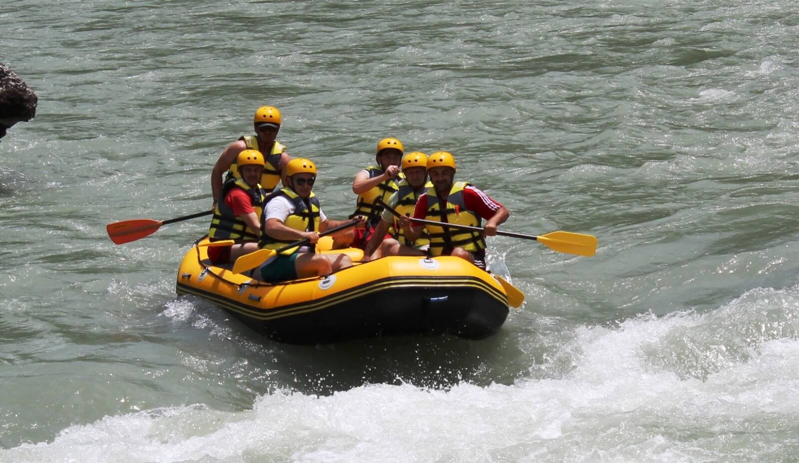 Këlcyra Rafting Team është një biznes që ofron shërbime në fushën e turizmit. Rafting në lumin Vjosës, Eksplorim i zonës me makina 4x4,Trekking, Hikking