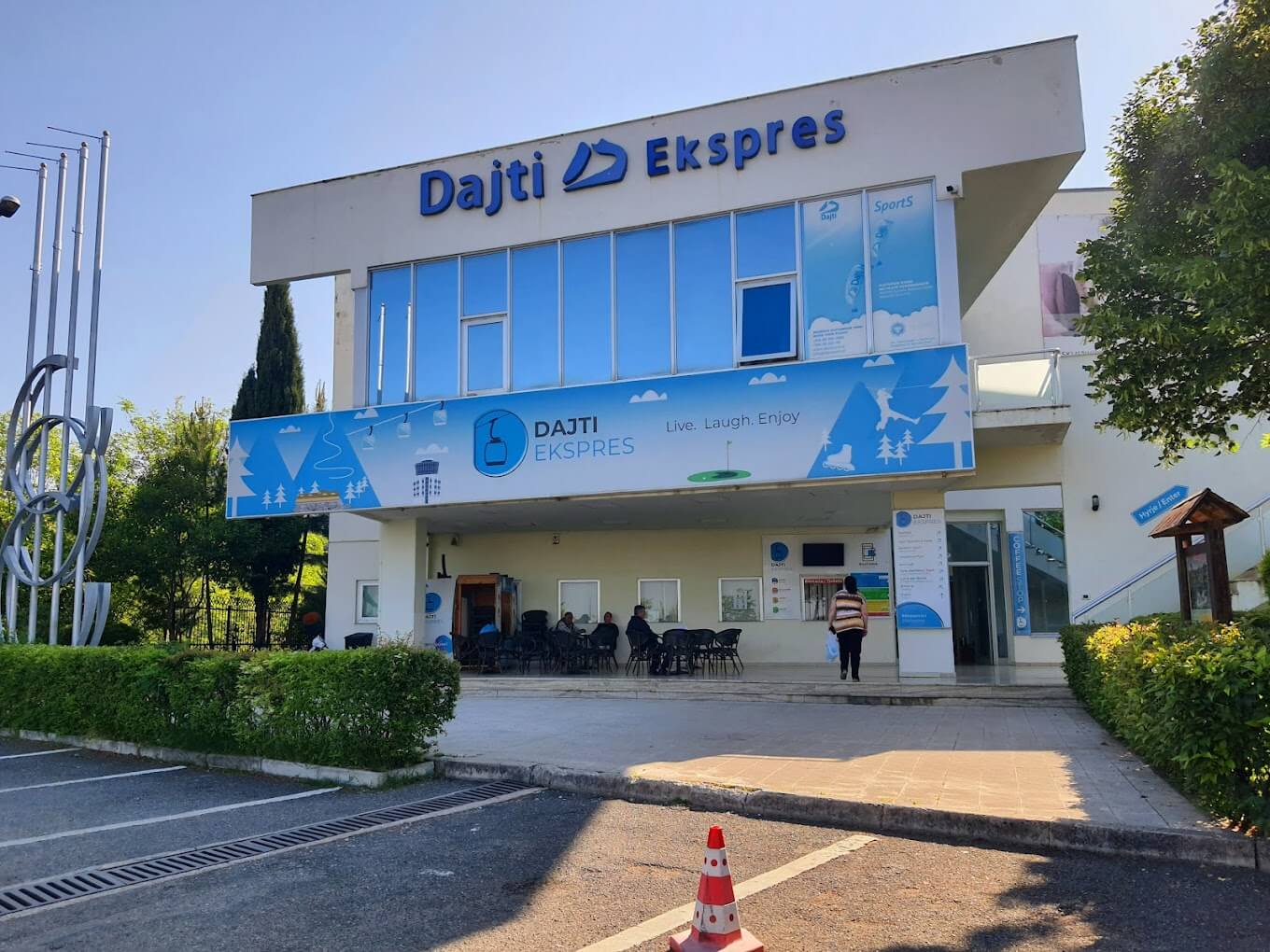 Dajti Ekspres ofron një eksperiencë të jashtëzakonshme për vizitorët e saj, vetëm 15 minuta larg qendrës së Tiranës.